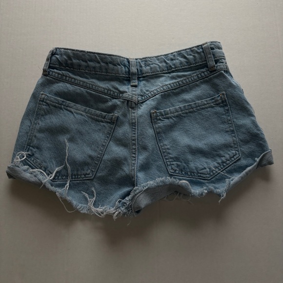 Forever 21 Women’s Short Denim Shorts, Size 24 - Picture 2 of 5